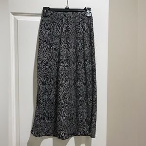 Black/white midi skirt- size M